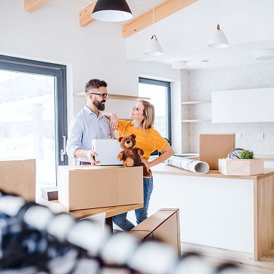 a-young-couple-moving-in-new-home-2024-10-20-19-57-40-utc